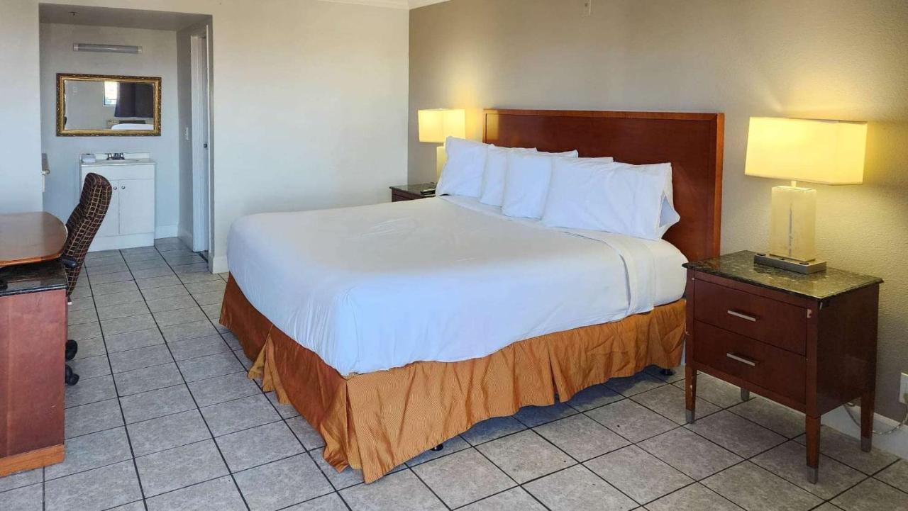 Americas Best Value Inn-Henderson/Lake Mead Exterior photo