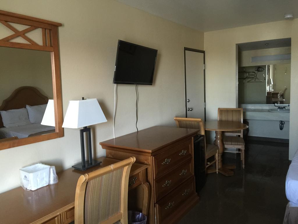 Americas Best Value Inn-Henderson/Lake Mead Room photo